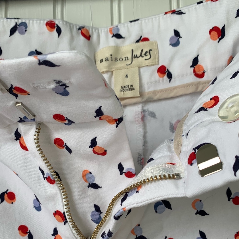 Madison Jules (Size 4) (NWOT) White with decorative design 2 front pockets - Picture 3 of 6